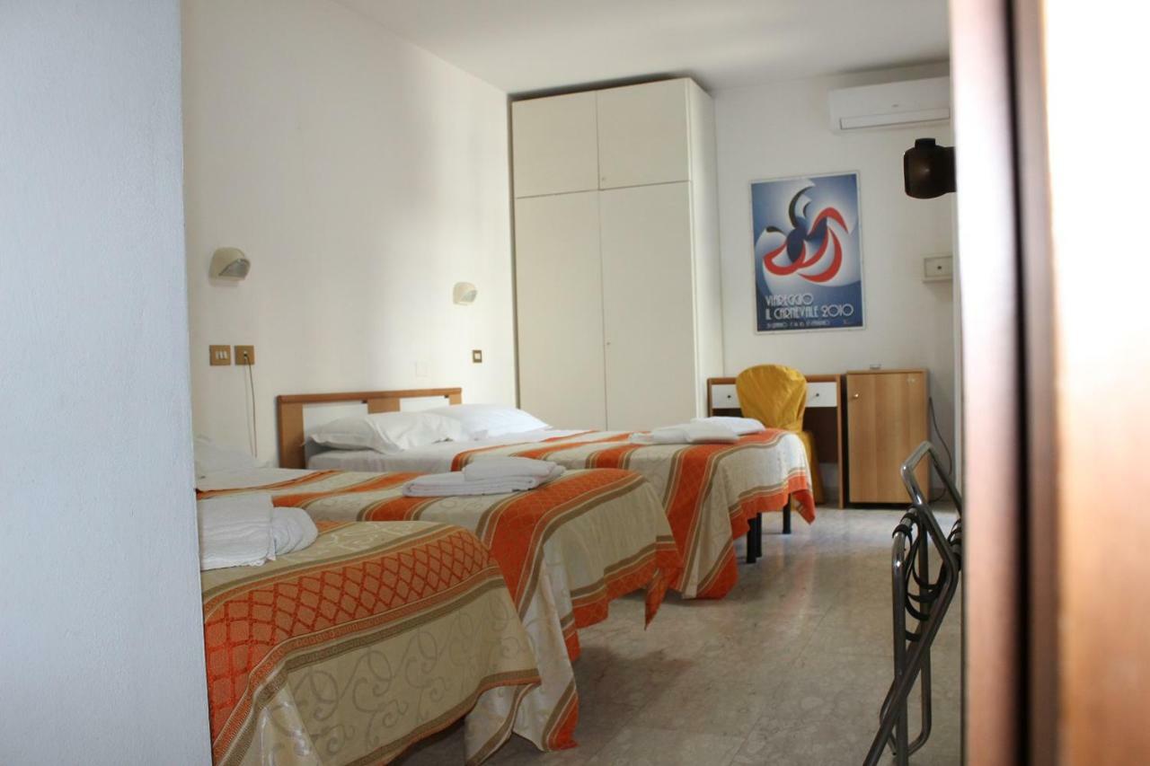 Derna 3* Viareggio